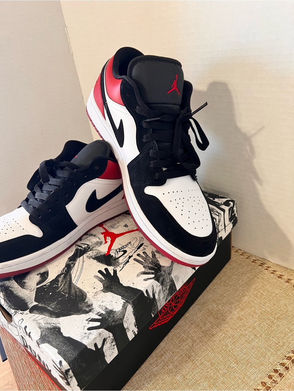 Nike Air Jordan 1 Low - Black White Red - Picture 5 of 6